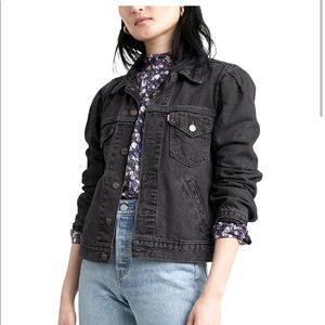 Black Levi’s puff-sleeve denim trucker jacket